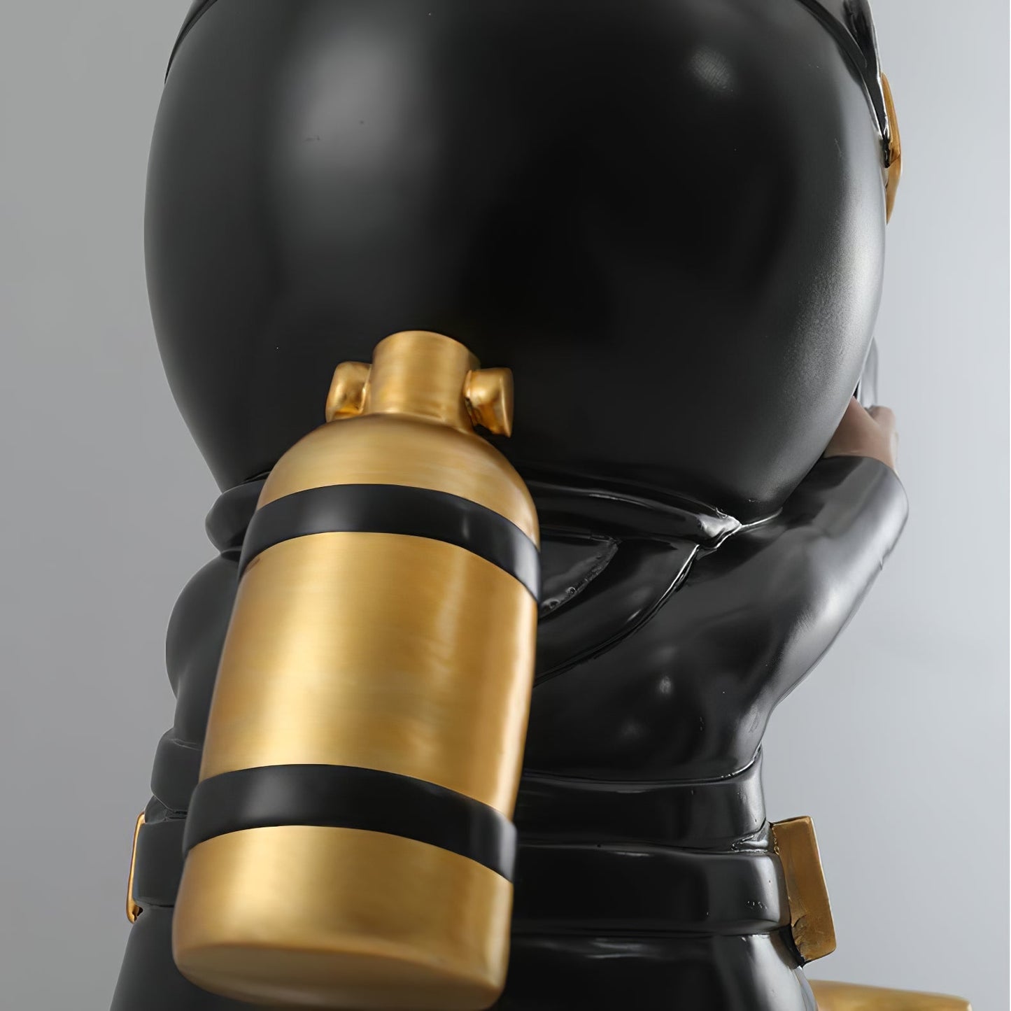 DiverRadiance - Elegant Lamp with Soft Lighting and Contemporary Design