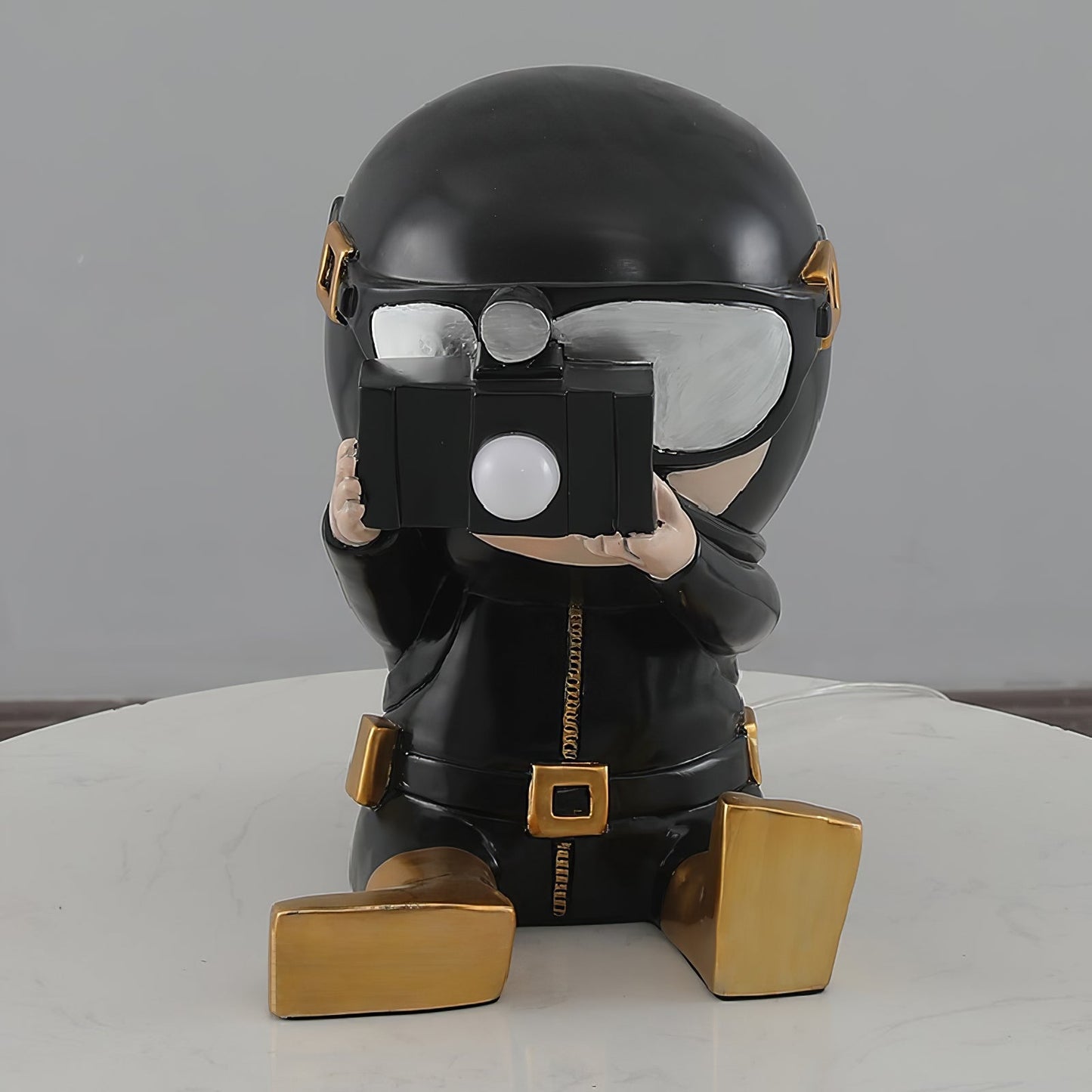 DiverRadiance - Elegant Lamp with Soft Lighting and Contemporary Design