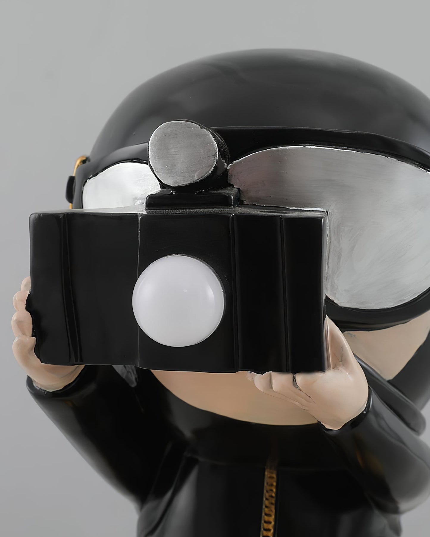 DiverRadiance - Elegant Lamp with Soft Lighting and Contemporary Design