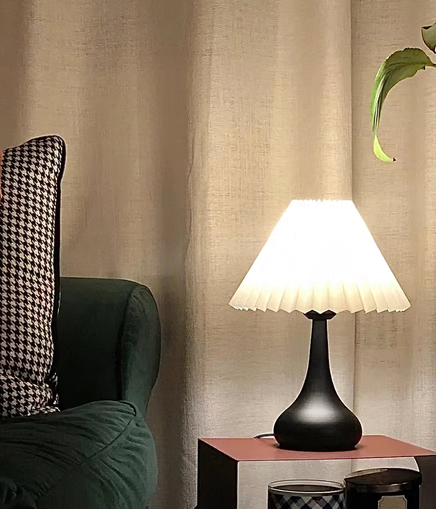 TimelessGlow - Lampada da Tavolo con Estetica a Tamburo e Radianza Morbida