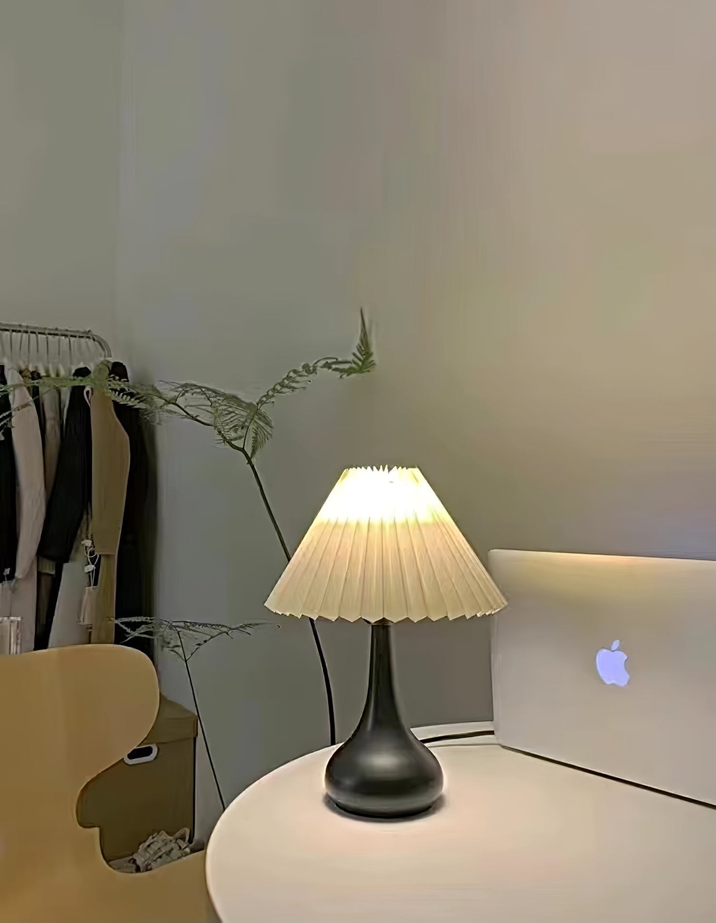 TimelessGlow - Lampada da Tavolo con Estetica a Tamburo e Radianza Morbida