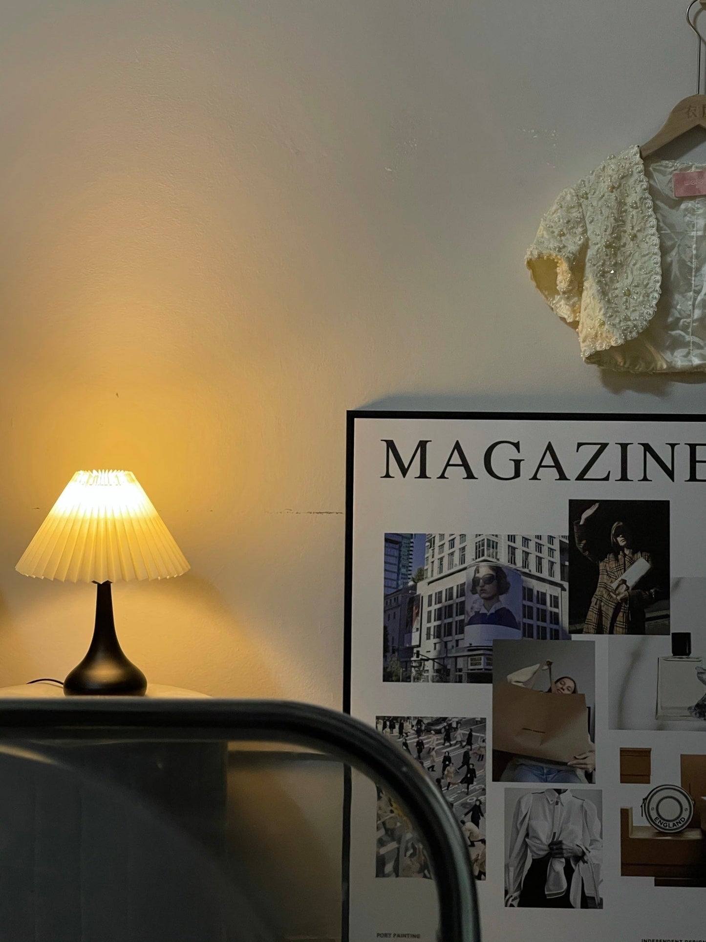 TimelessGlow - Lampada da Tavolo con Estetica a Tamburo e Radianza Morbida