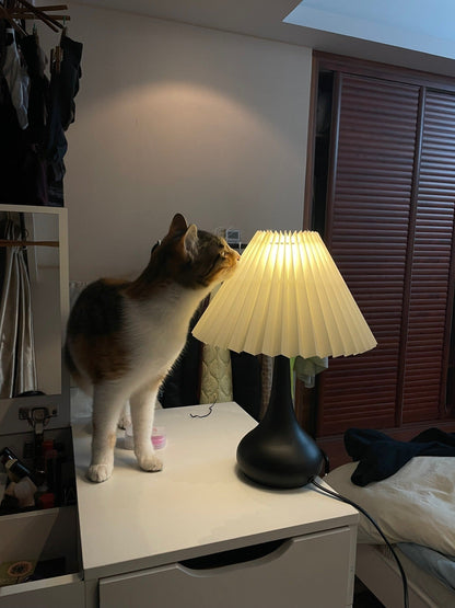 TimelessGlow - Lampada da Tavolo con Estetica a Tamburo e Radianza Morbida