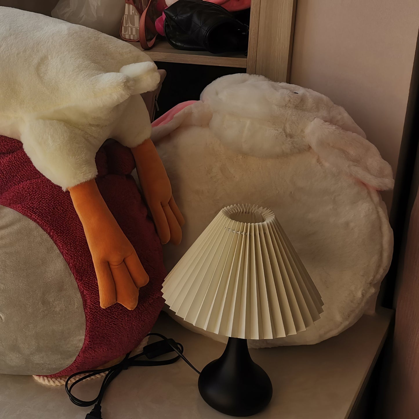 TimelessGlow - Lampada da Tavolo con Estetica a Tamburo e Radianza Morbida