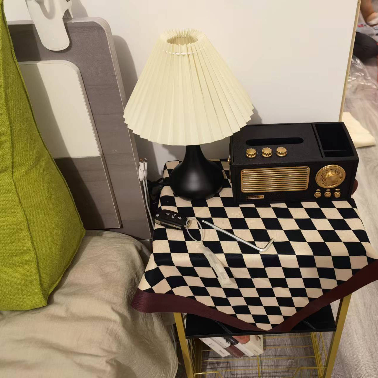 TimelessGlow - Lampada da Tavolo con Estetica a Tamburo e Radianza Morbida