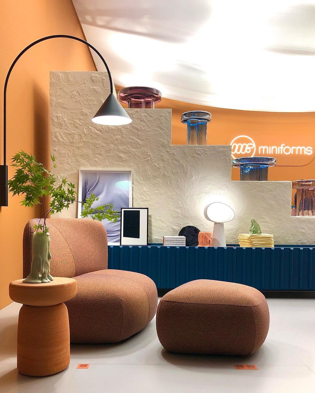 EclipseGlow - Lampada da Tavolo con Design Elegante e Illuminazione Atmosferica