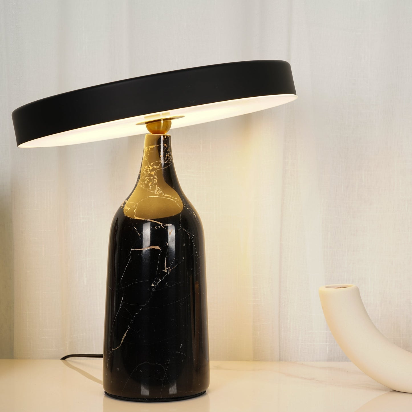 EddyGlow - Table Lamp with Elegant Design and Subtle Light Diffusion