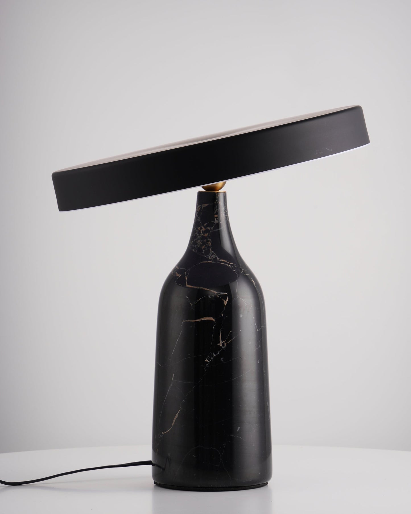 EddyGlow - Table Lamp with Elegant Design and Subtle Light Diffusion