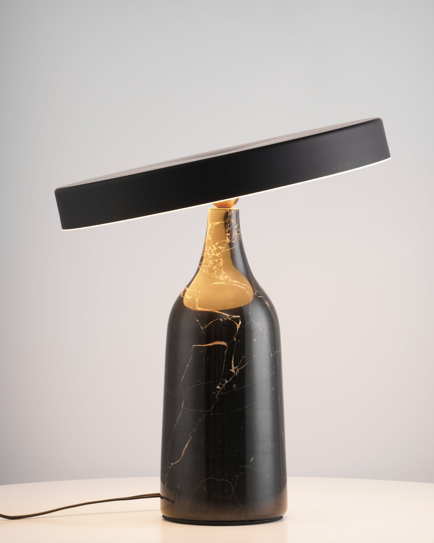 EddyGlow - Table Lamp with Elegant Design and Subtle Light Diffusion