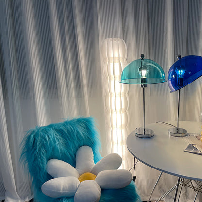 LuxeLight – Elegante Lámpara de Mesa Plateada con Acentos de Acrílico