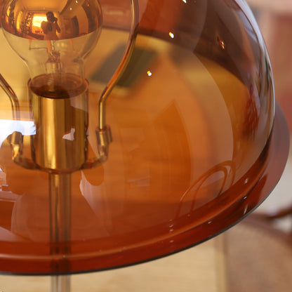 LuxeLight – Elegante Lámpara de Mesa Plateada con Acentos de Acrílico