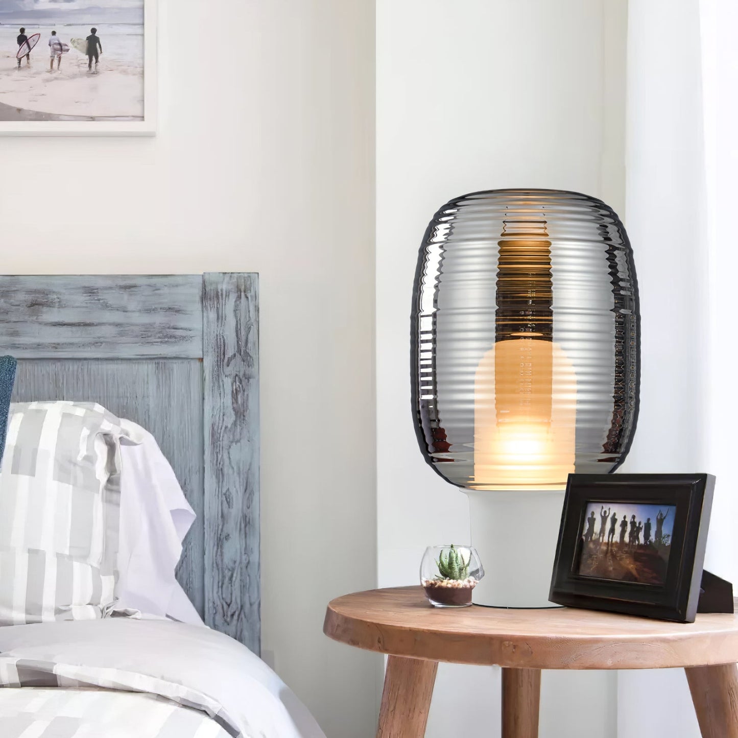 LuxeAura - Sophisticated Lamp with Subtle Elegance and Soft Glow