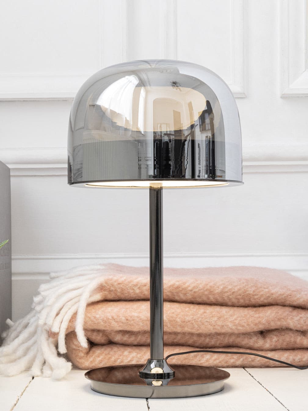 SereneGlow - Lampada da Tavolo con Design Armonioso e Diffusione di Luce Morbida