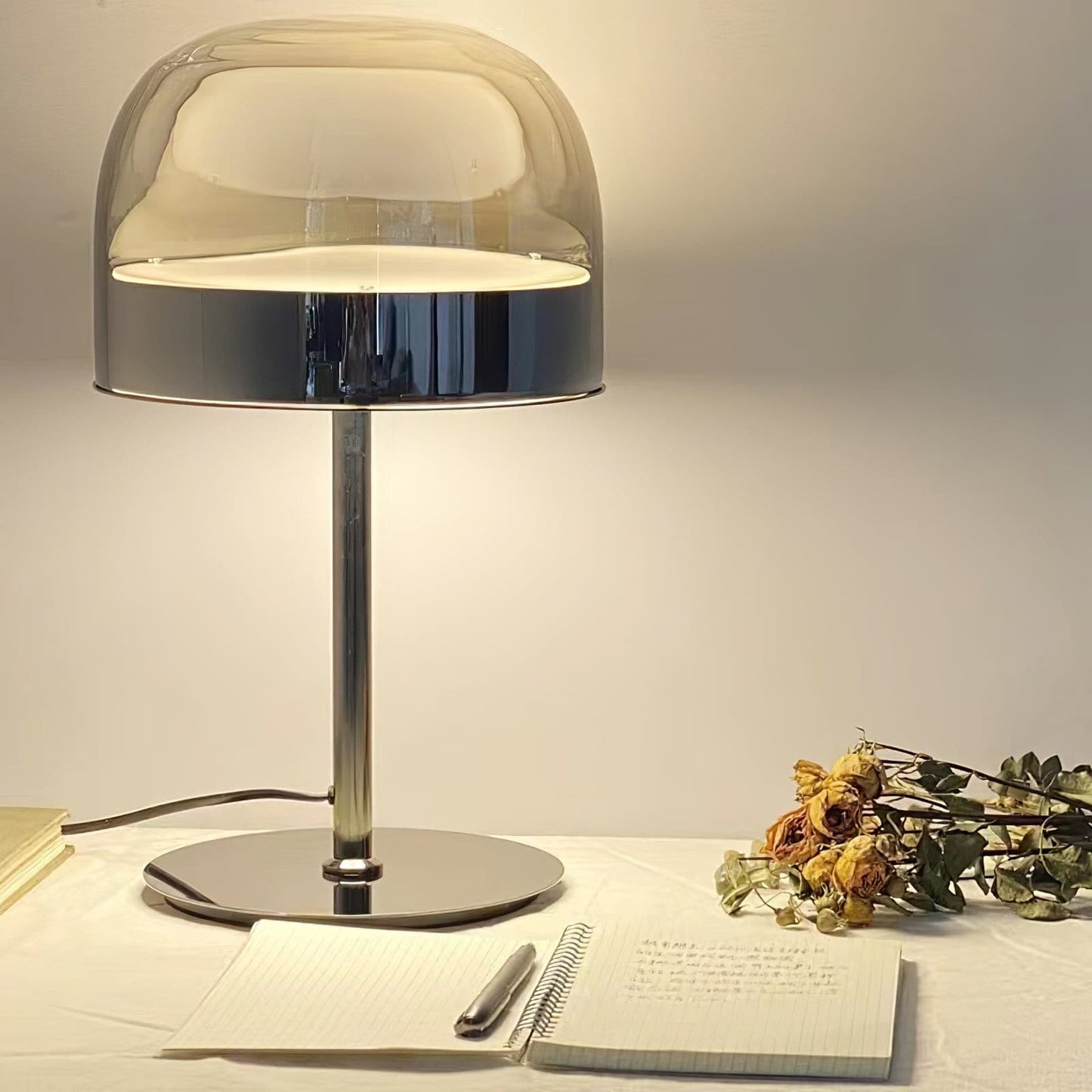 SereneGlow - Lampada da Tavolo con Design Armonioso e Diffusione di Luce Morbida