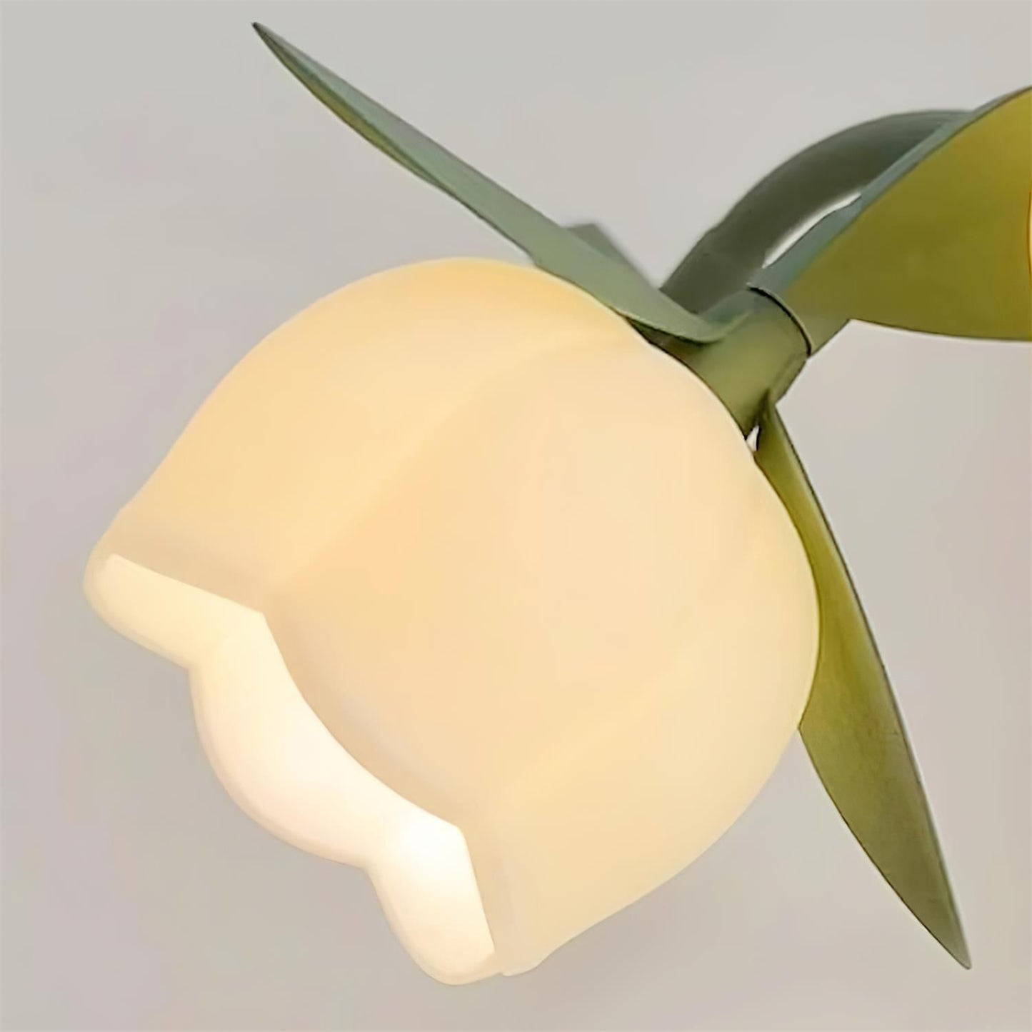 PetalAura – Sculptural Floral Table Lamp
