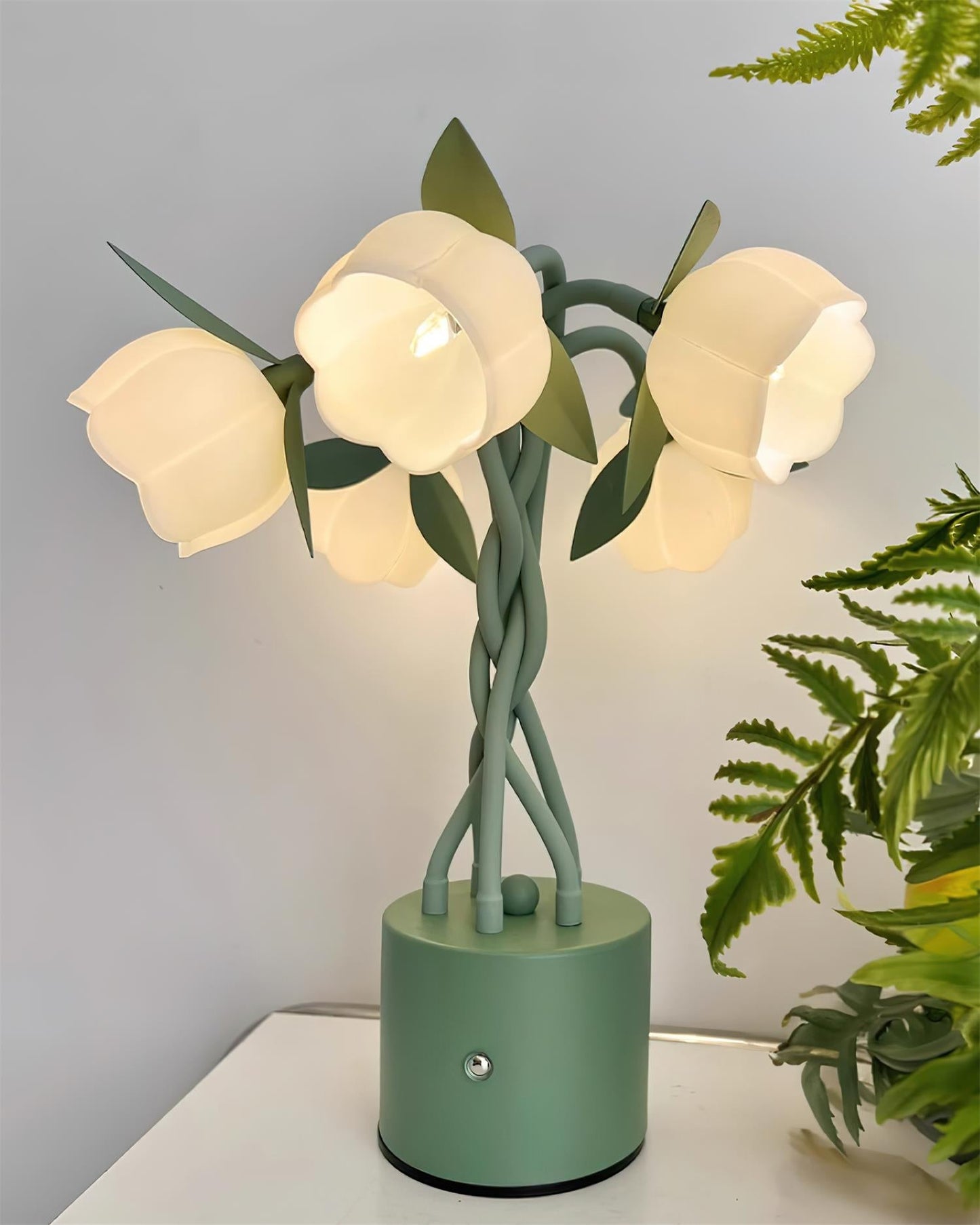 PetalAura – Sculptural Floral Table Lamp