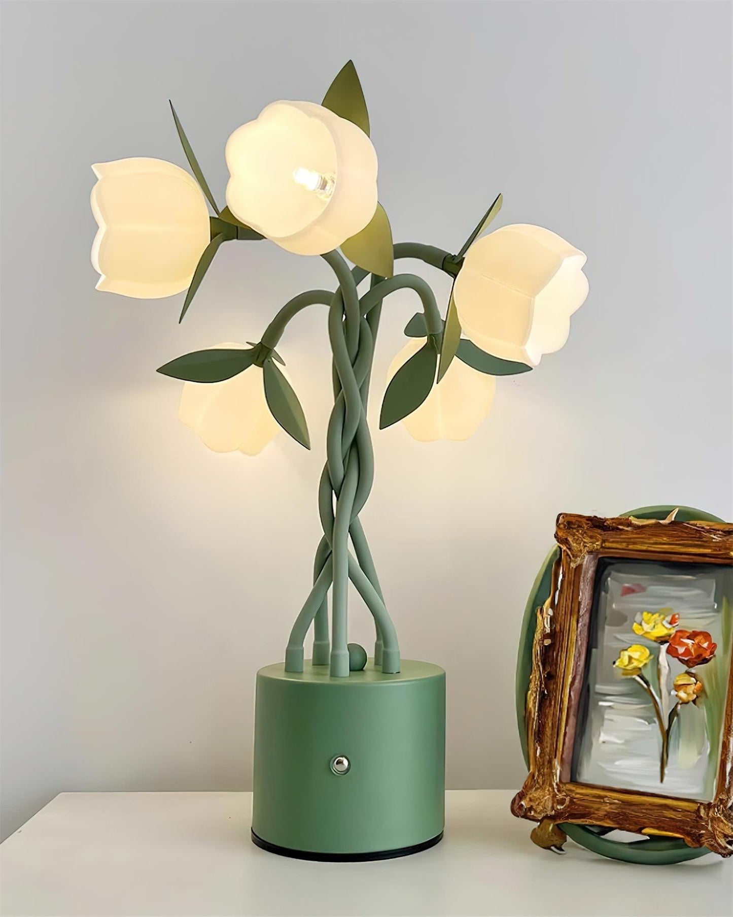 PetalAura – Sculptural Floral Table Lamp