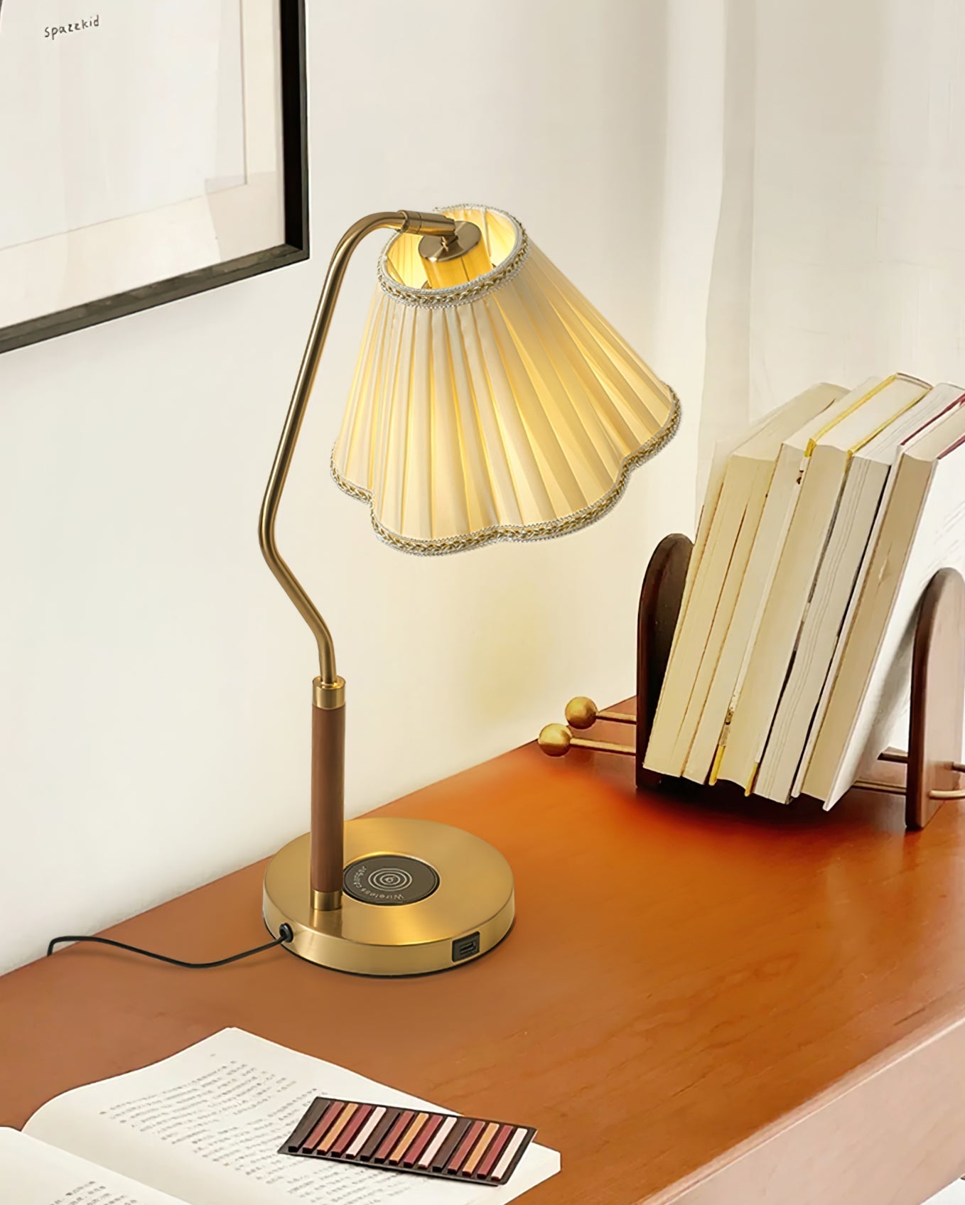 GlamourLux – Luxurious Fabric Table Lamp