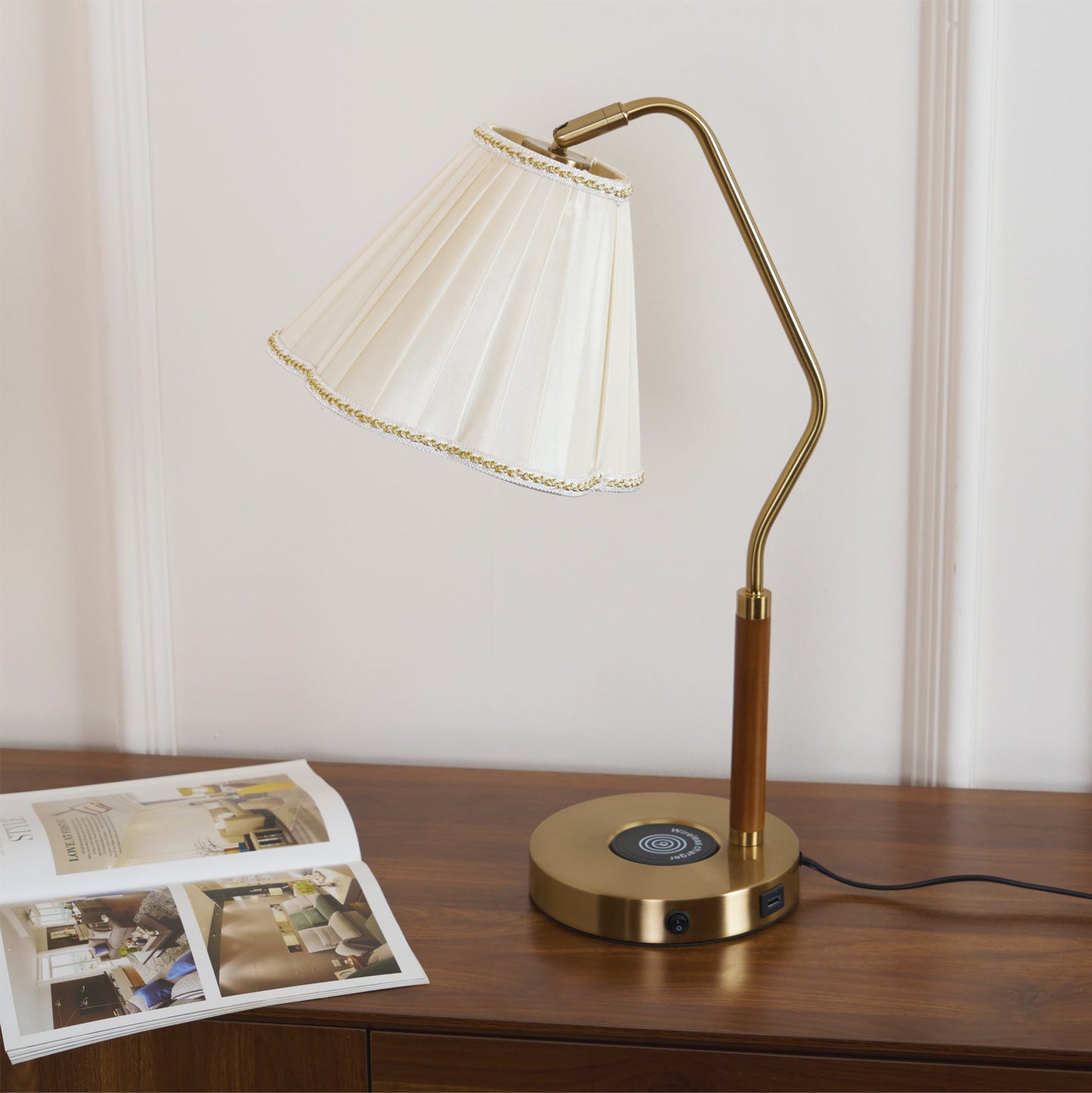 GlamourLux – Luxurious Fabric Table Lamp