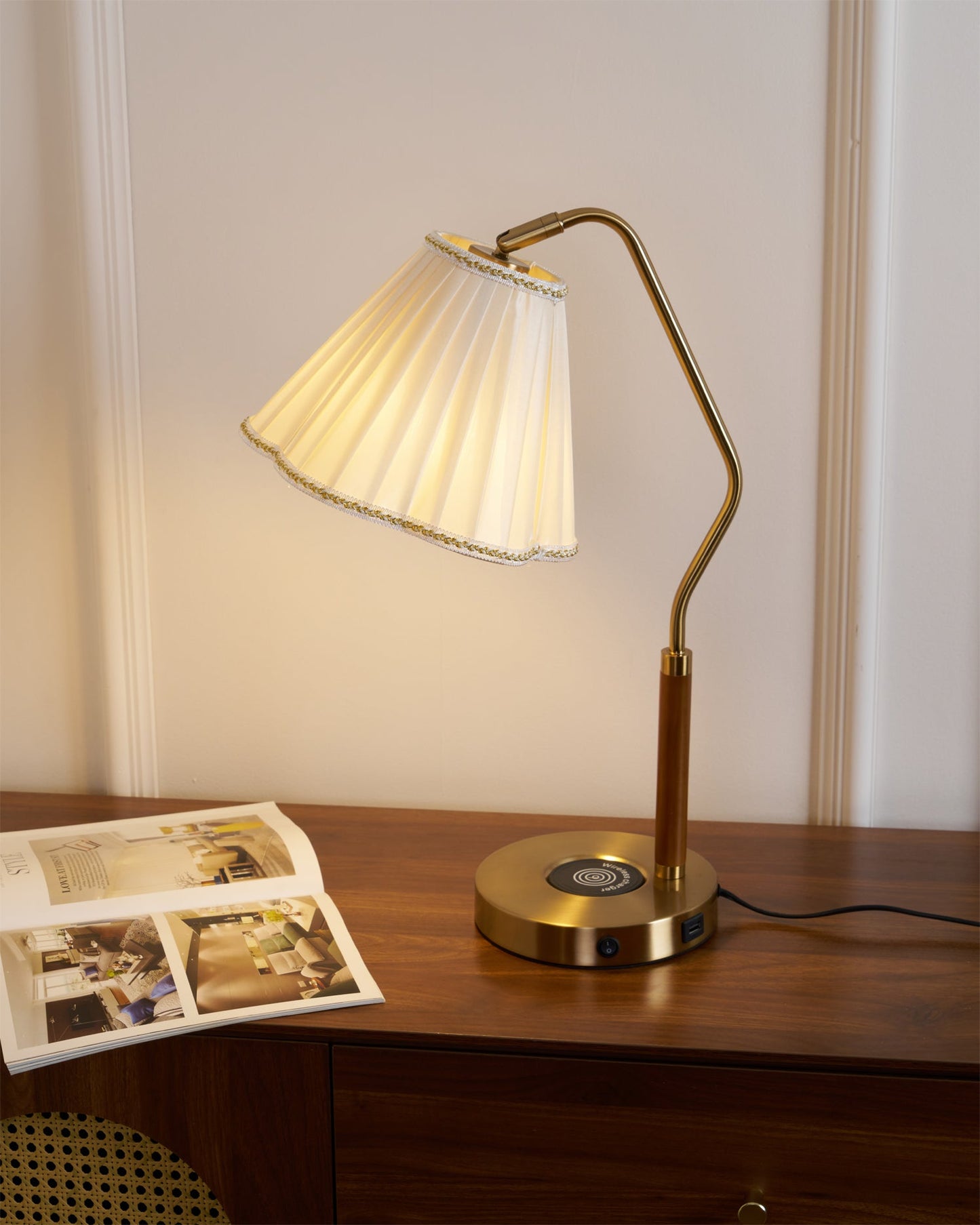 GlamourLux – Luxurious Fabric Table Lamp