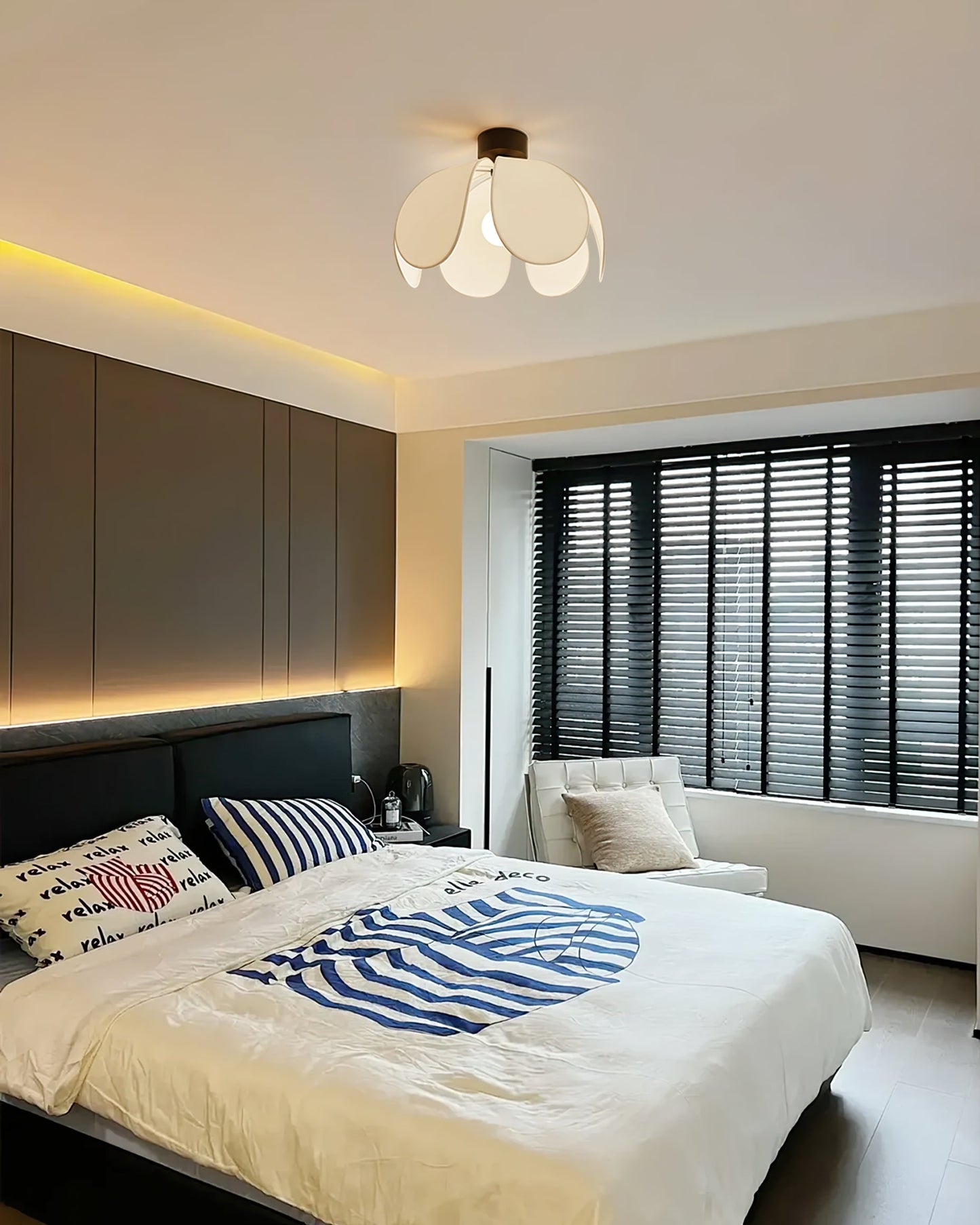 BloomLuxe - Loftlampe med elegante stofblade og varm stråling