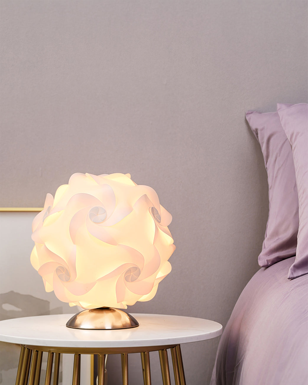 FloraBeam - Table Lamp with Blooming Influence and Sophisticated Illumination