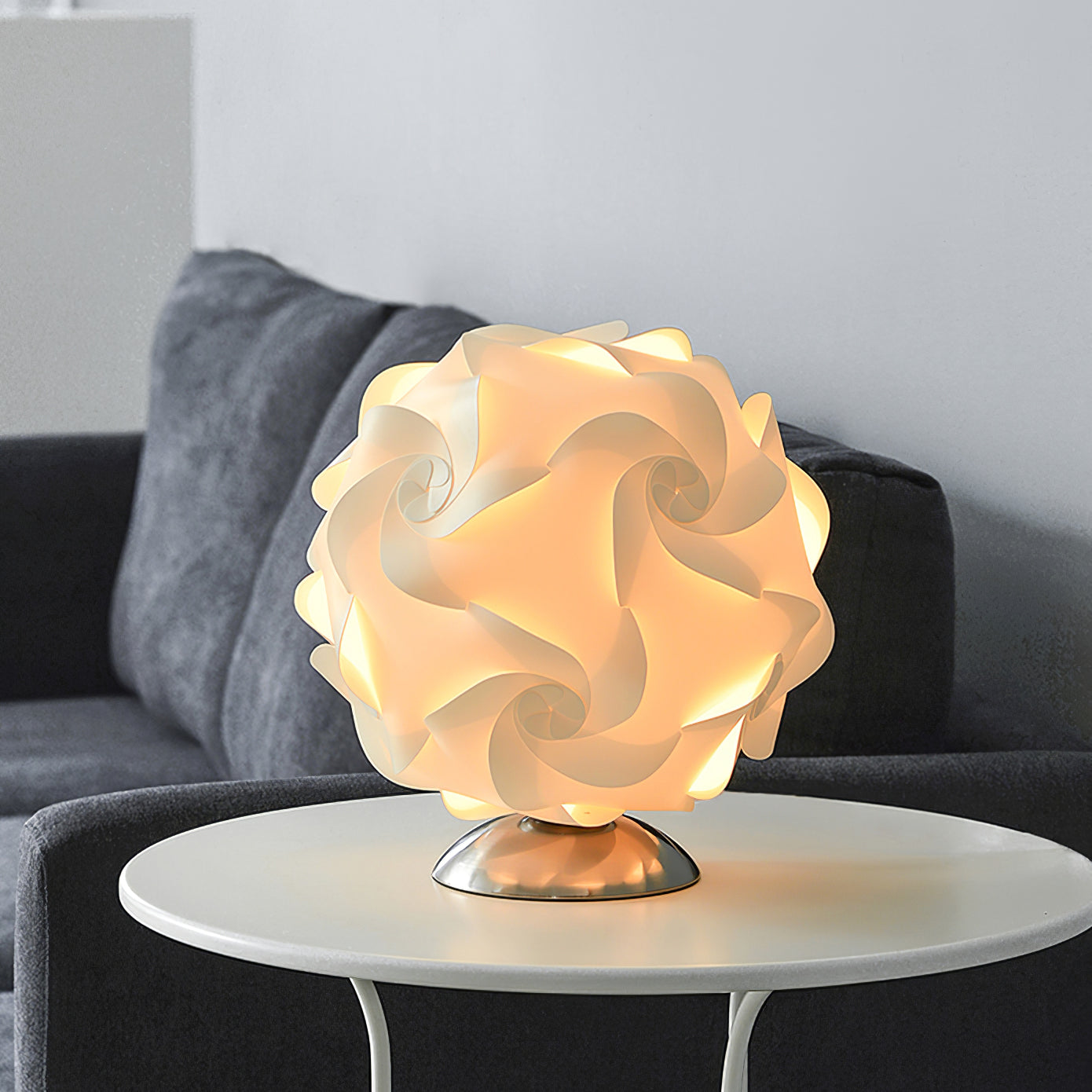 FloraBeam - Table Lamp with Blooming Influence and Sophisticated Illumination