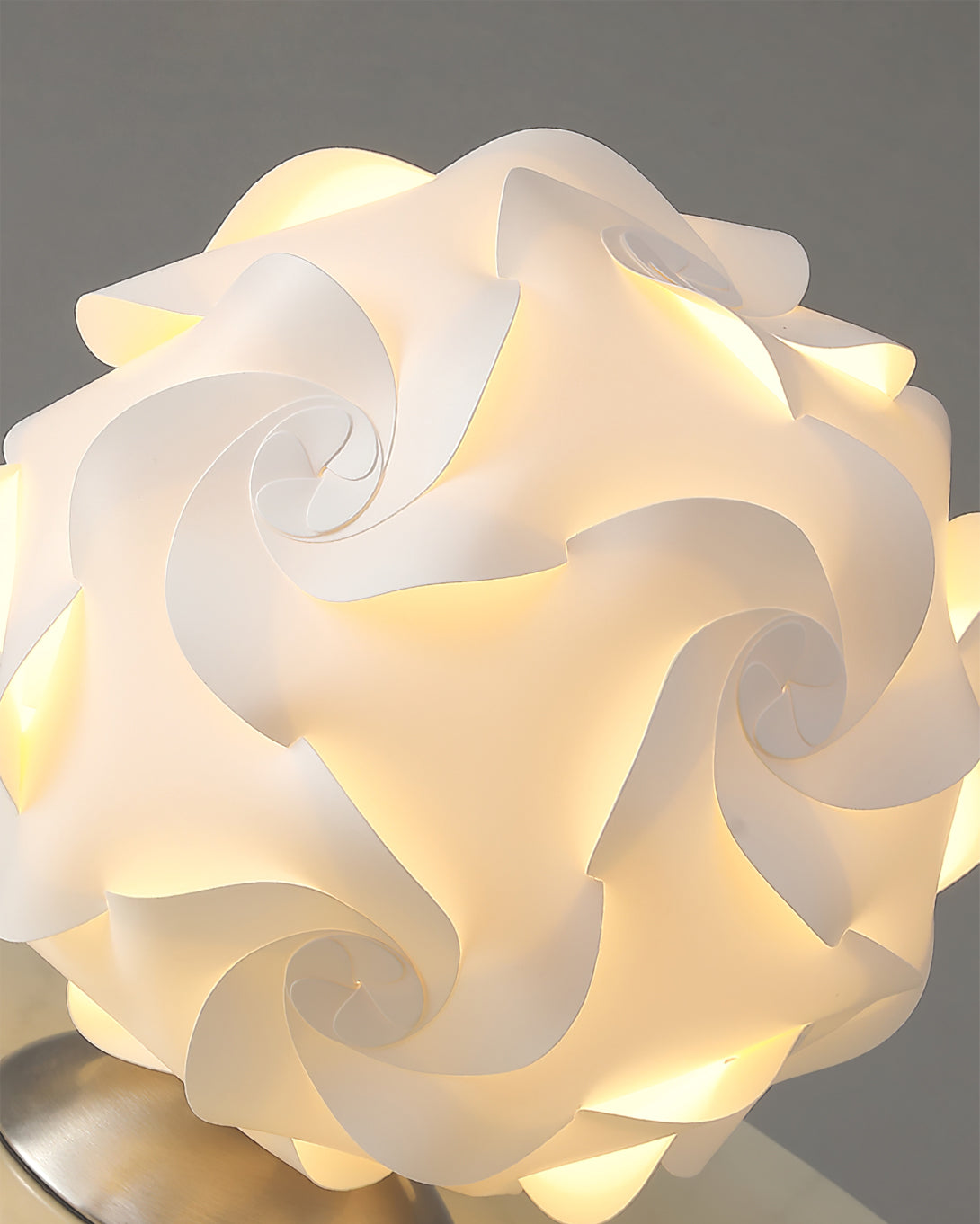 FloraBeam - Table Lamp with Blooming Influence and Sophisticated Illumination