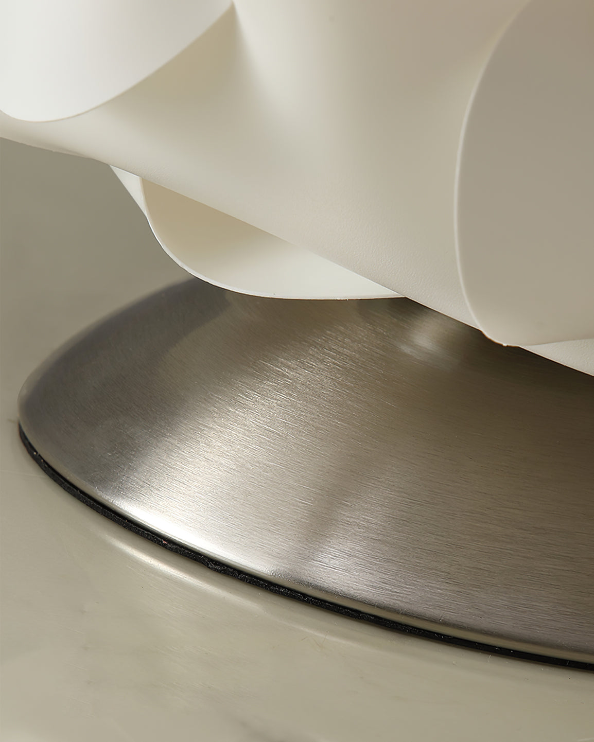 FloraBeam - Table Lamp with Blooming Influence and Sophisticated Illumination