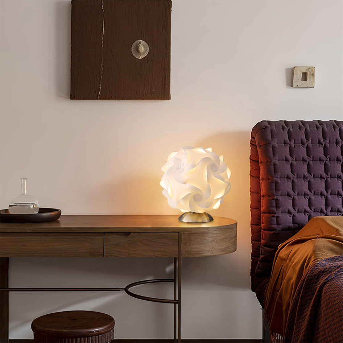 FloraBeam - Table Lamp with Blooming Influence and Sophisticated Illumination