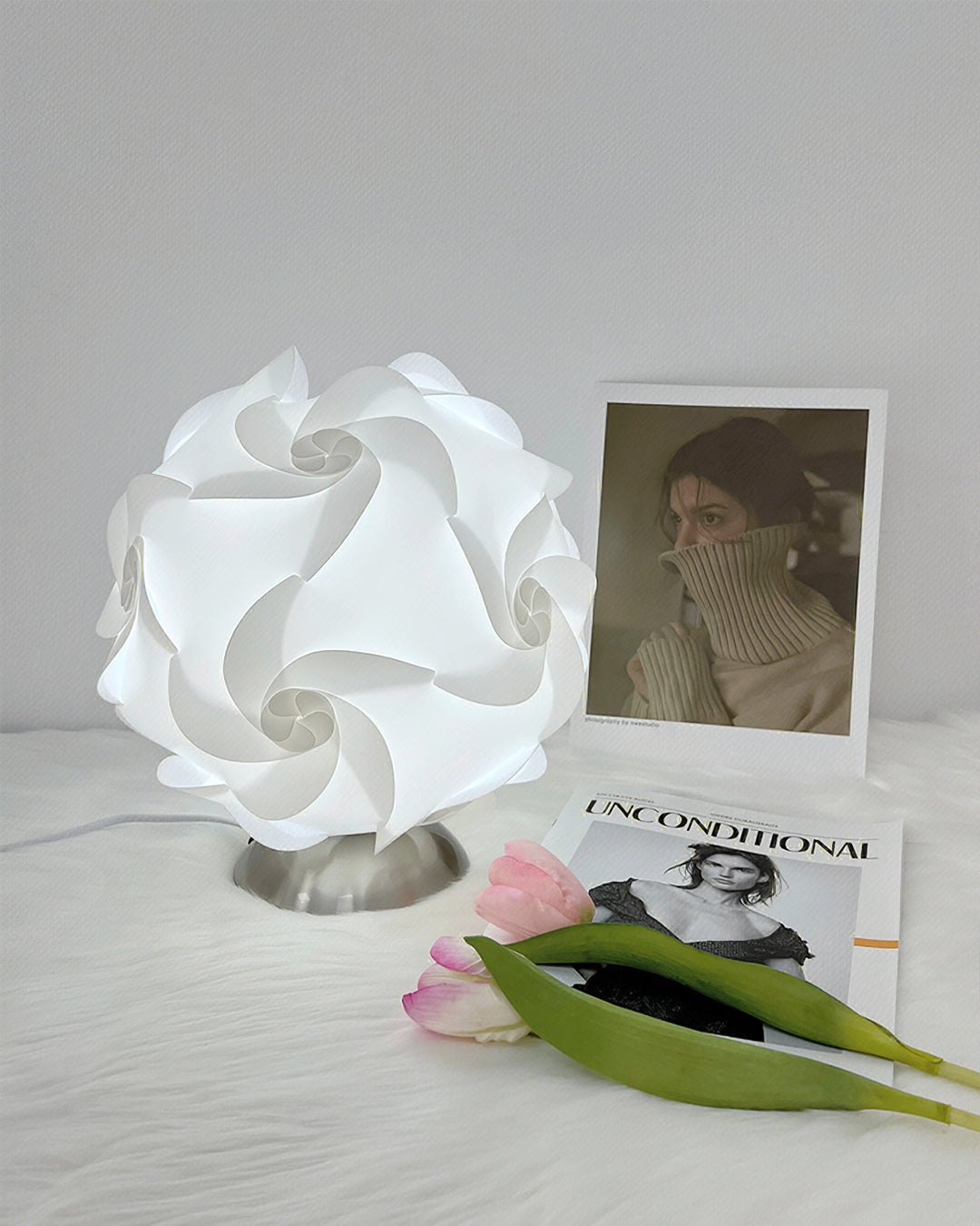 FloraBeam - Table Lamp with Blooming Influence and Sophisticated Illumination
