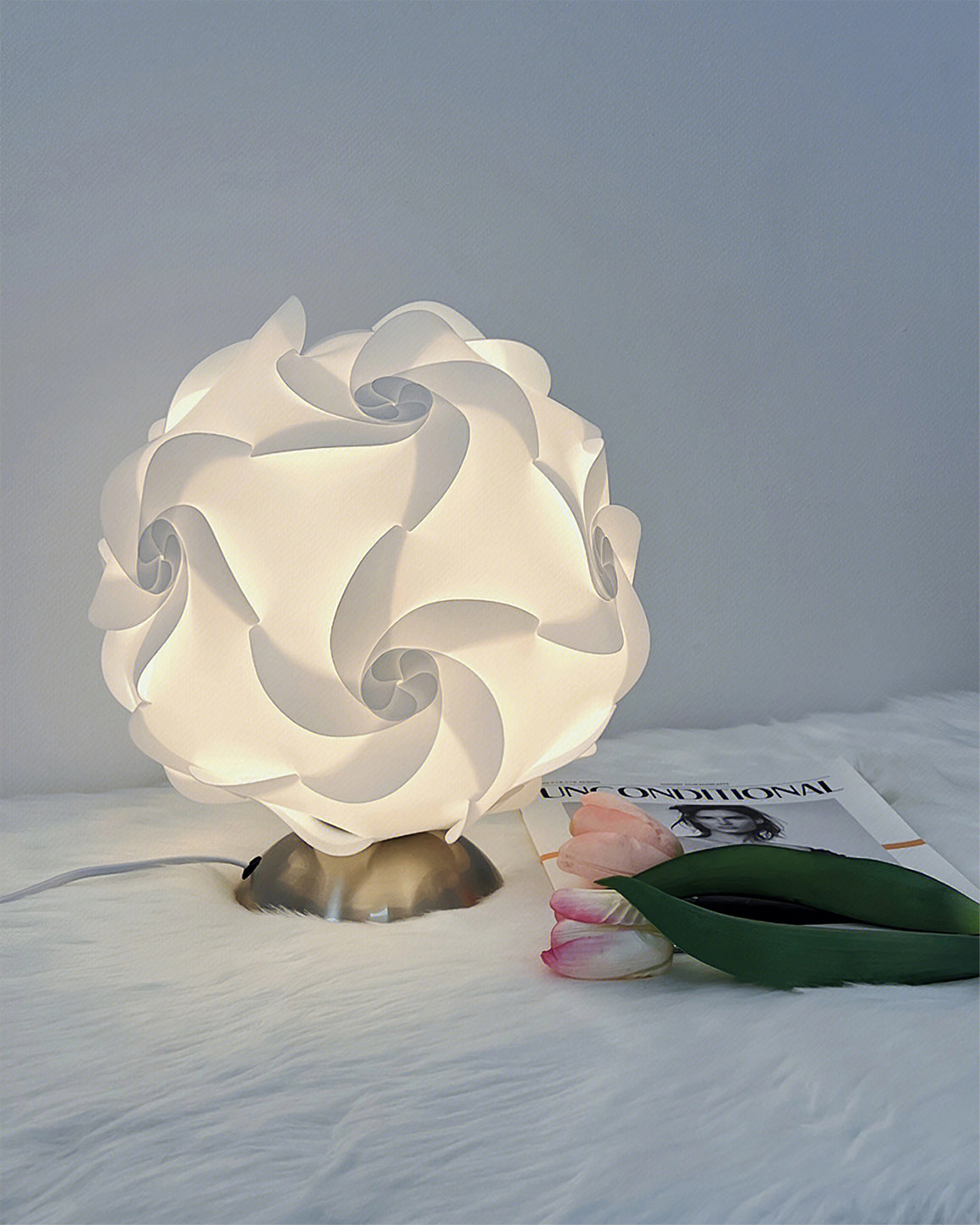 FloraBeam - Table Lamp with Blooming Influence and Sophisticated Illumination