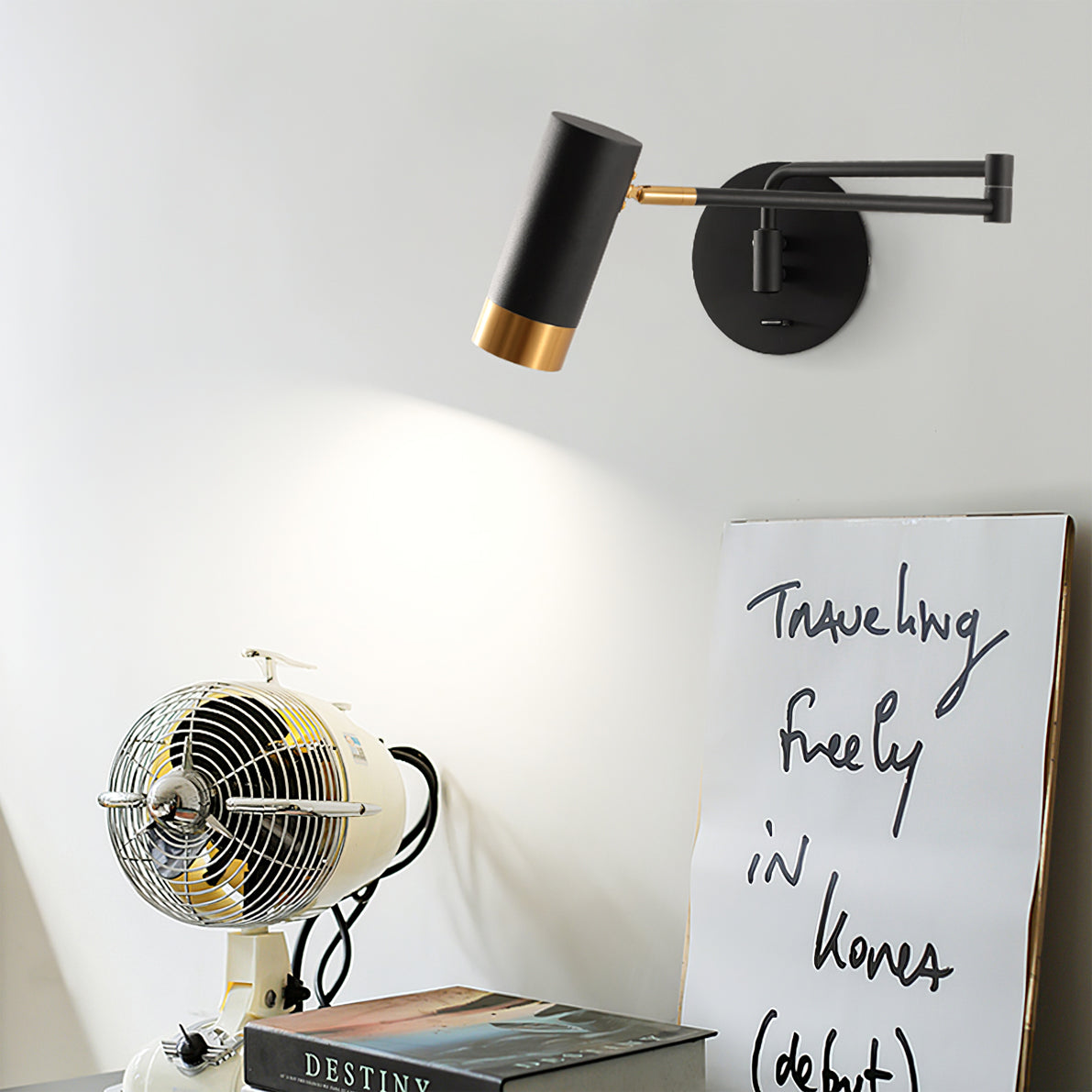 FlexiLume – Lámpara de pared con brazo ajustable para una iluminación versátil