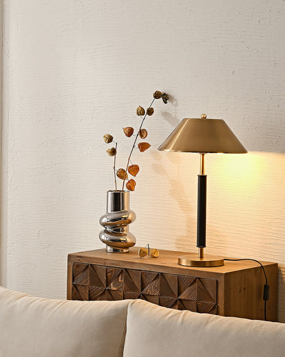 LuxeFuture - Elegant Lamp with Modern Form and Subtle Glow