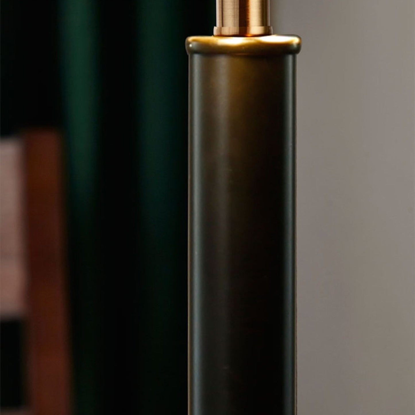 LuxeFuture - Elegant Lamp with Modern Form and Subtle Glow