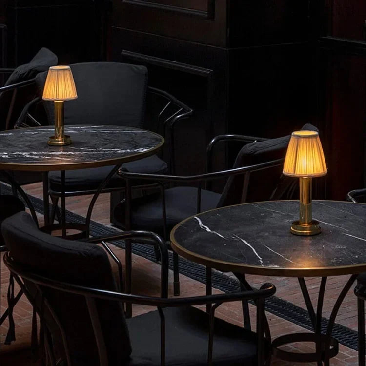 GleamGlow – Lampe de table moderne en laiton