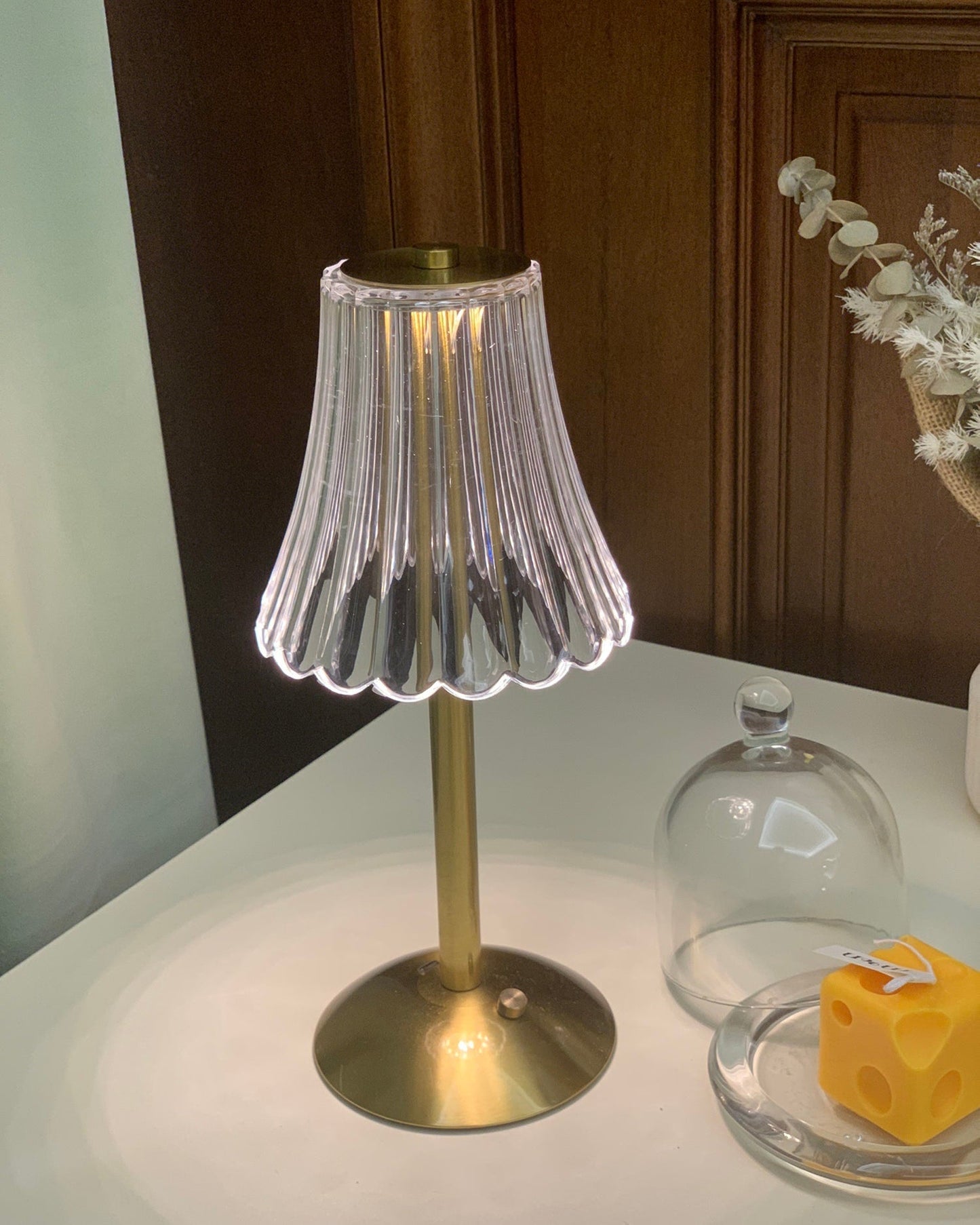 RadiantGold – Elegant Portable Table Lamp