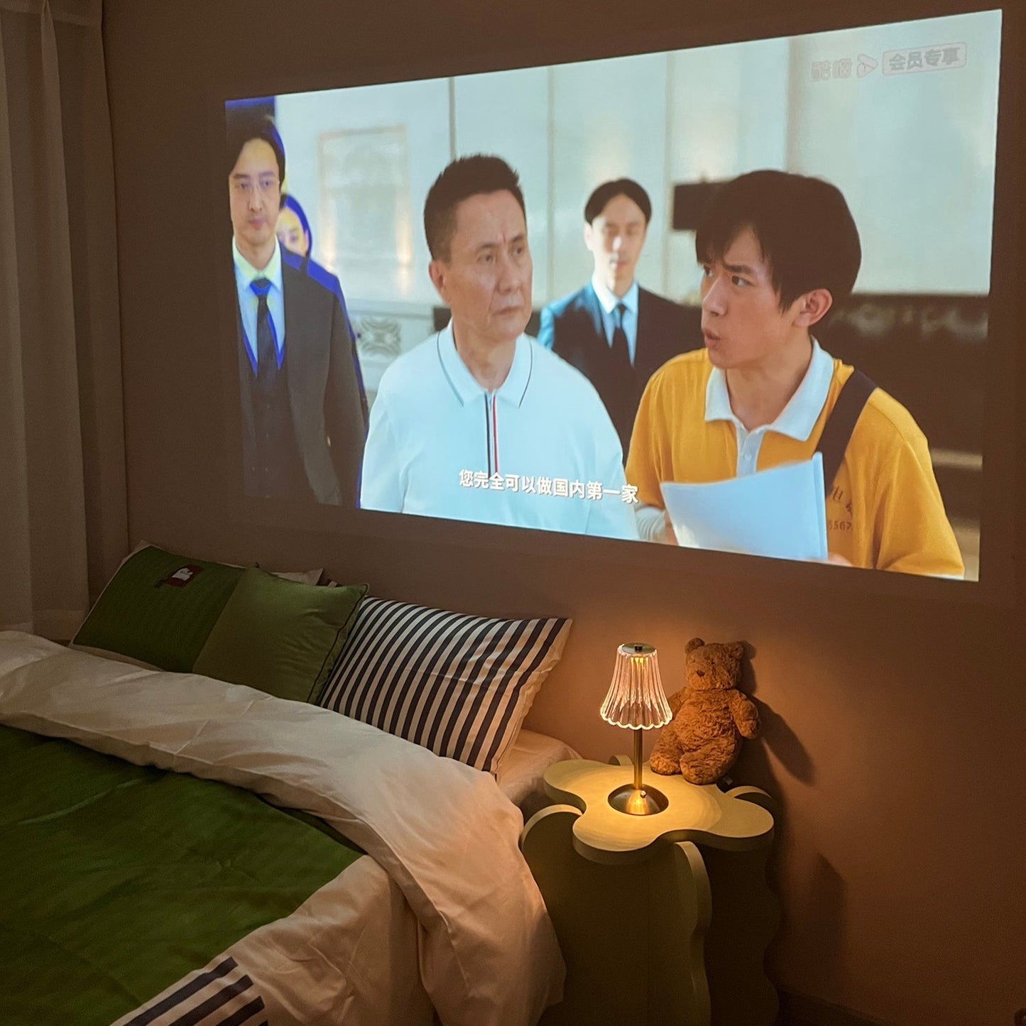 RadiantGold – Elegant Portable Table Lamp