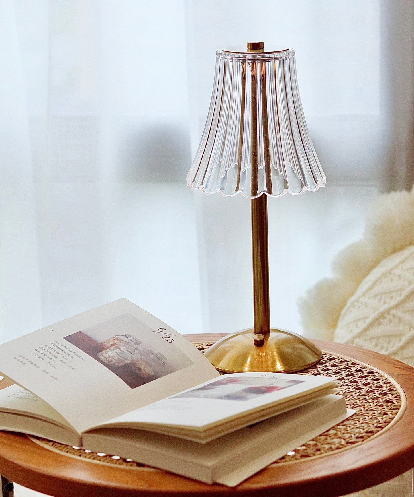 RadiantGold – Elegant Portable Table Lamp