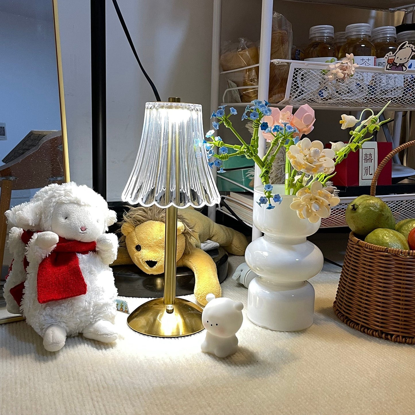 RadiantGold – Elegant Portable Table Lamp