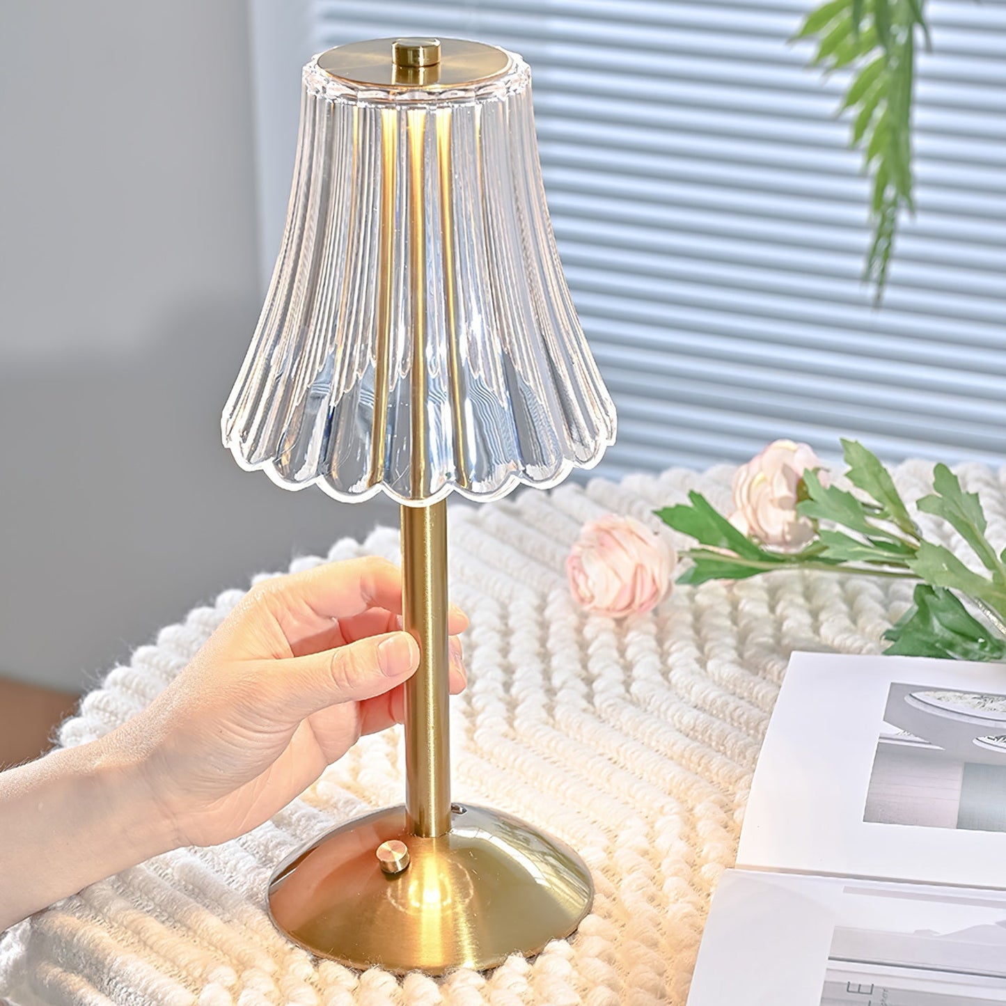 RadiantGold – Elegant Portable Table Lamp