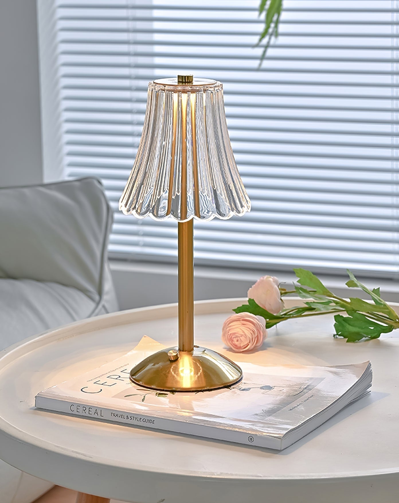 RadiantGold – Elegant Portable Table Lamp