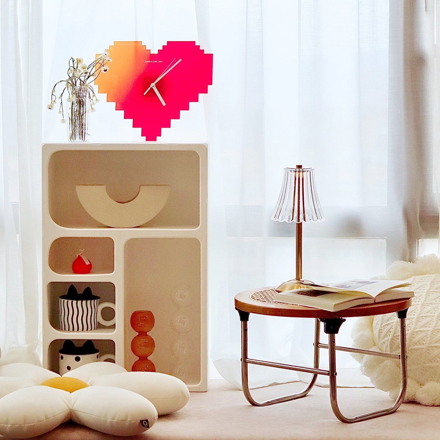 RadiantGold – Elegant Portable Table Lamp