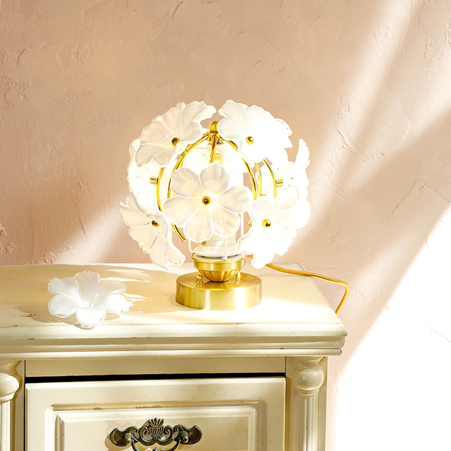 LuxeBloom - Floral Accent Lampe