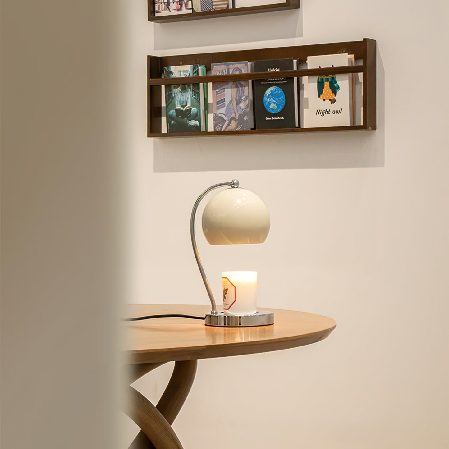 FlameGlow - Lámpara de Mesa con Luz Similar a una Vela y Acabado Elegante