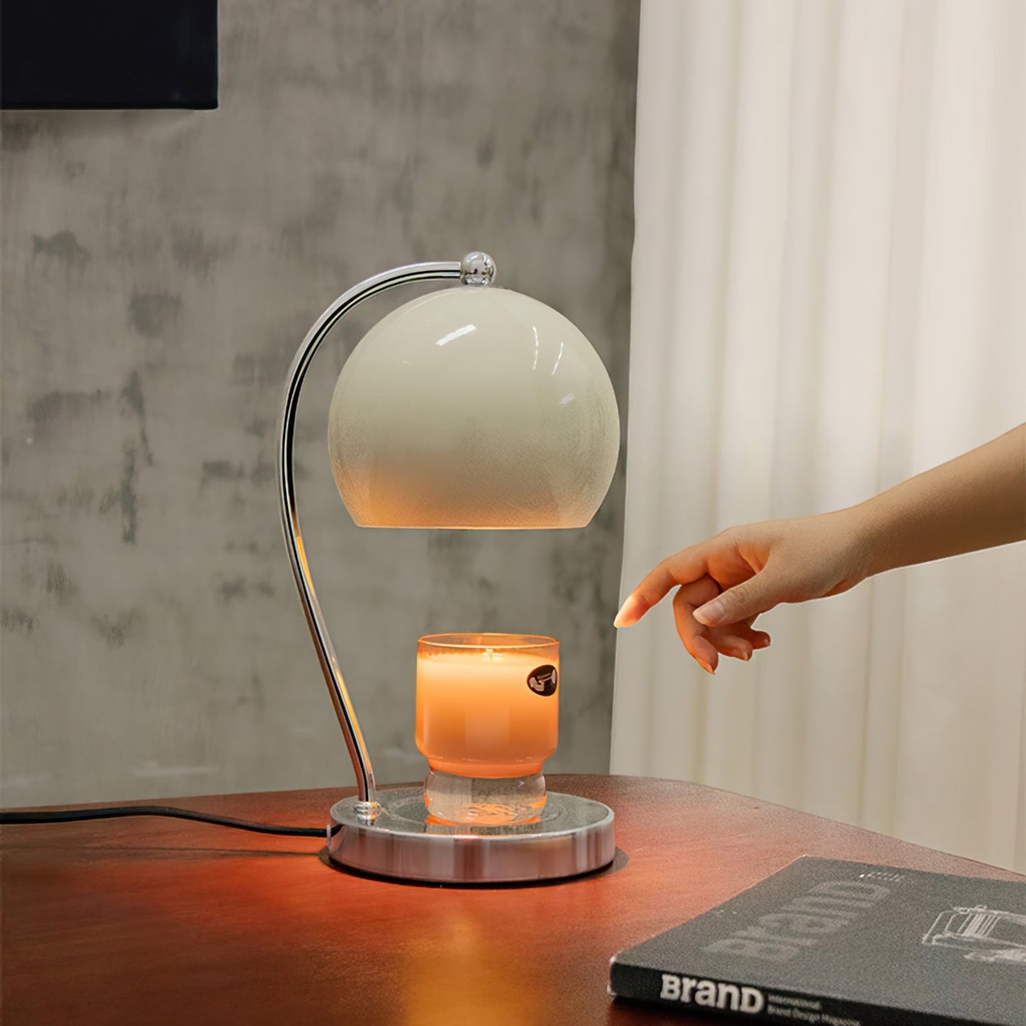 FlameGlow - Lámpara de Mesa con Luz Similar a una Vela y Acabado Elegante