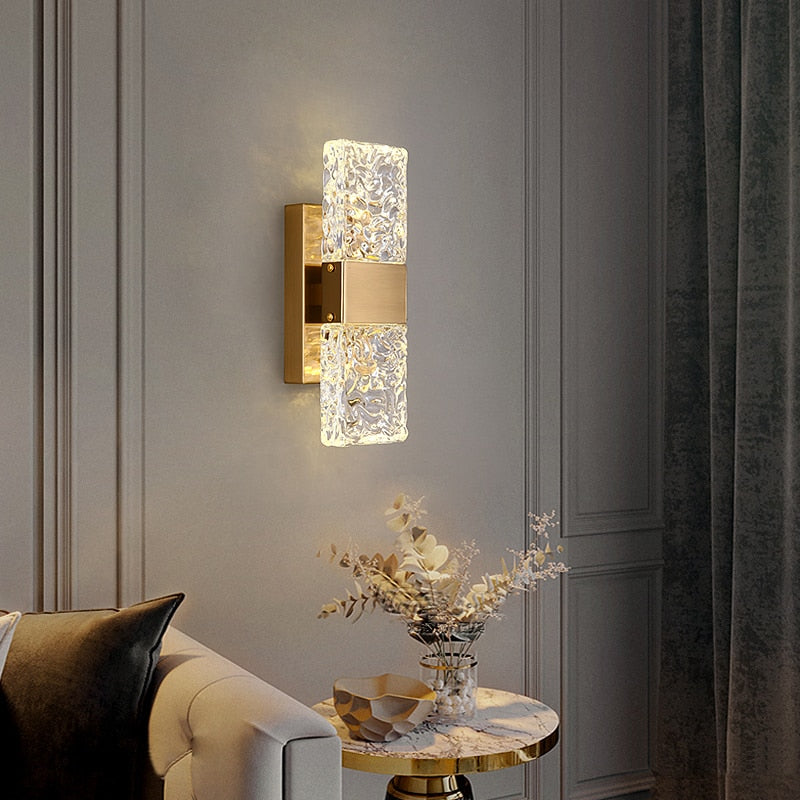 CrystalEdge – Minimalist Wall Lamp with Gold and Crystal Accents