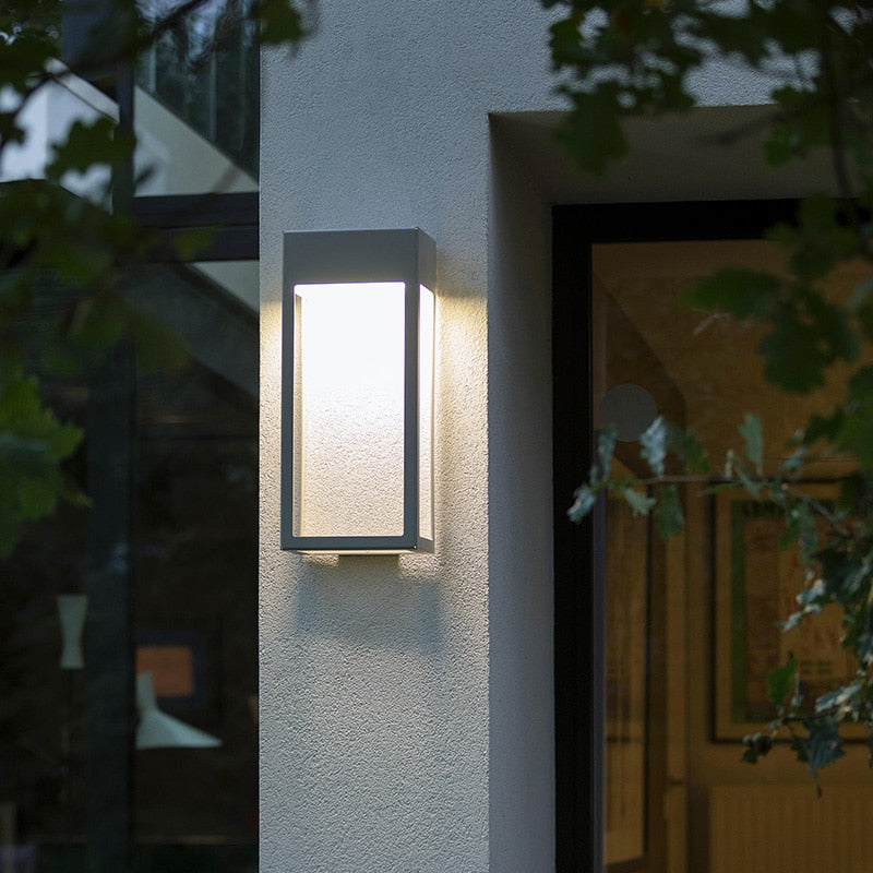 SolarAura – Smart Solar Wall Lamp for the Garden