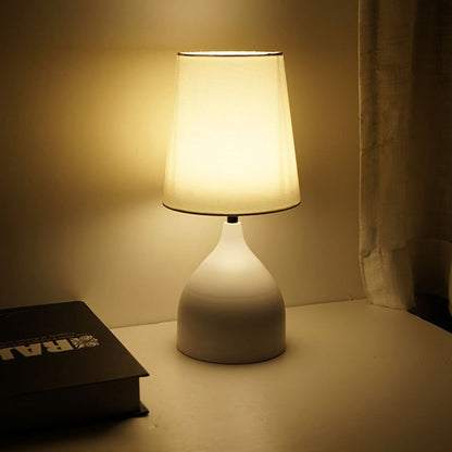 TrendyGlow – Lámpara de Mesa LED Contemporánea para la Ambiencia del Dormitorio