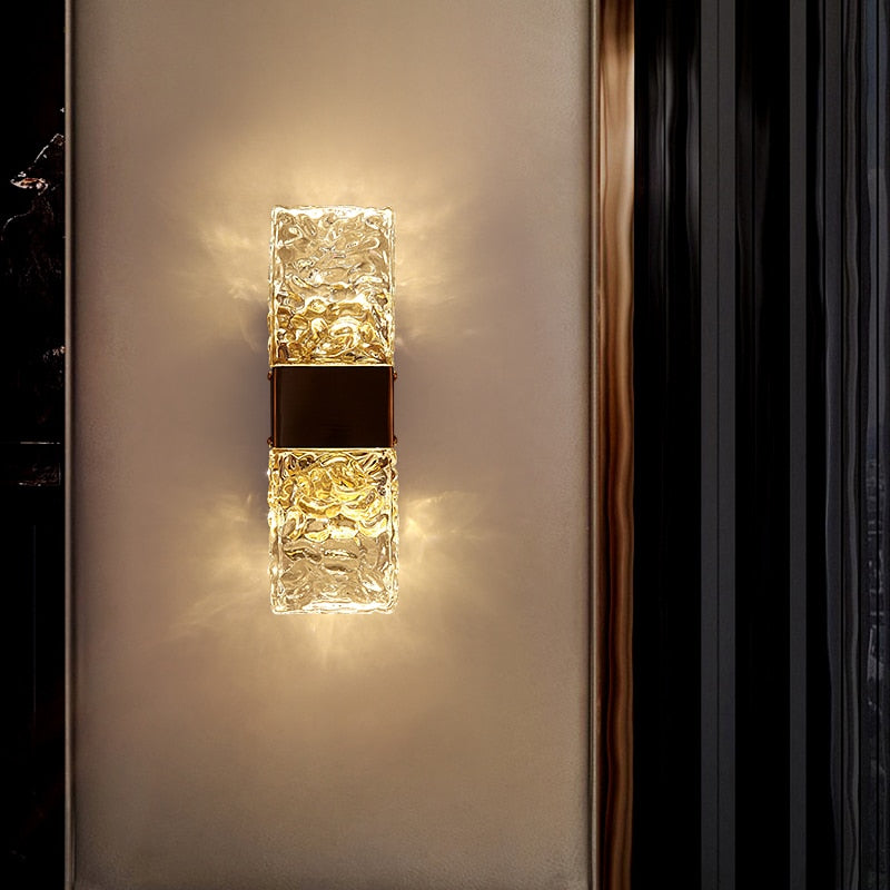 CrystalEdge – Minimalist Wall Lamp with Gold and Crystal Accents
